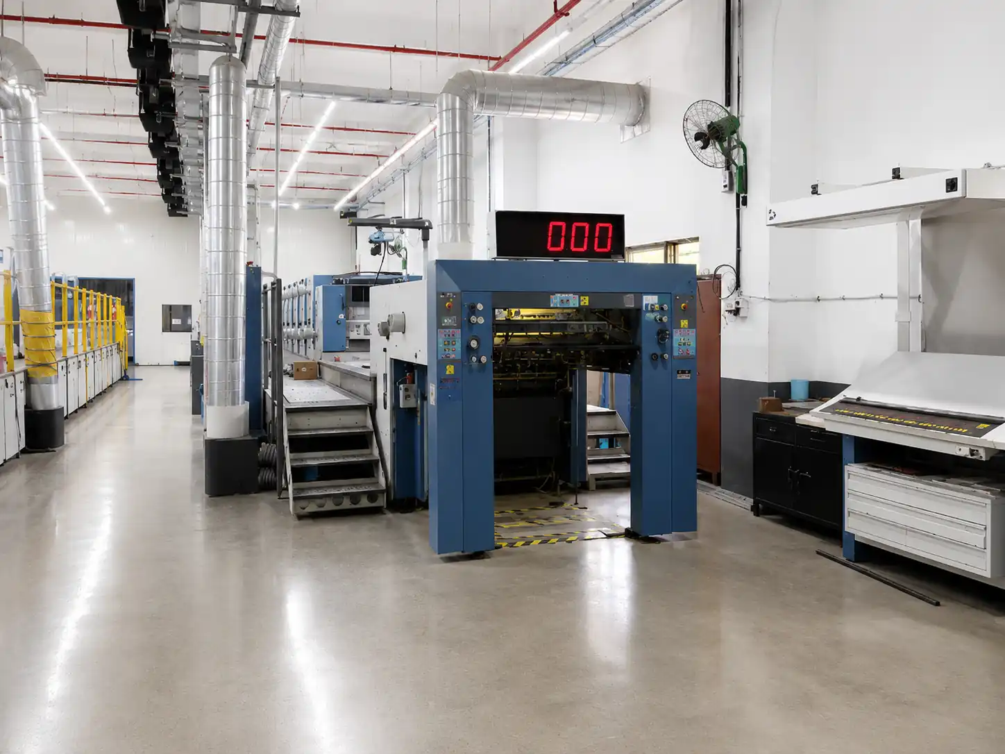 KBA Rapida 105 6-colour offset printing press at Dolly Paper Packaging